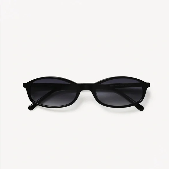 SHEVOKE Gini Black Sunglasses / As seen on Kendall Jenner / new in original box - Picture 1 of 6
